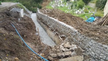 Mezarlık Taşkından Kurtarıldı